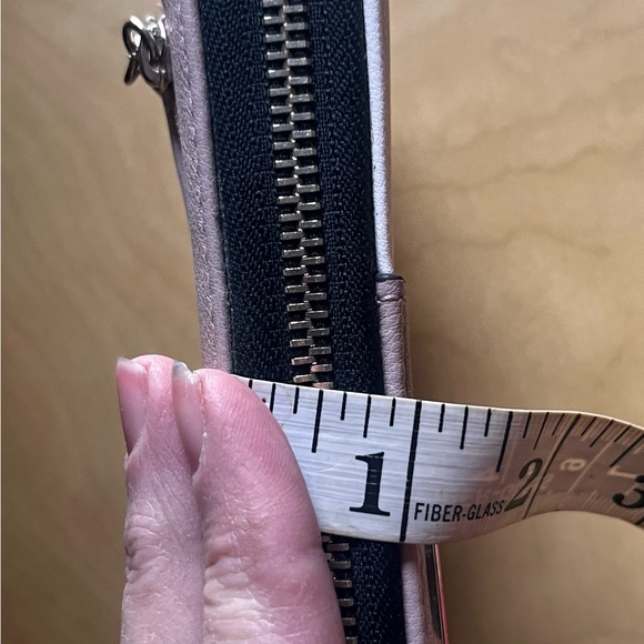 GUESS COLOR BLOCK NOELLE ZIP AROUND WALLET CLUTCH - Picture 10 of 10